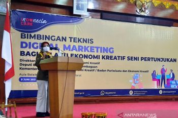 Kemenparekraf bimbing seniman Pariaman promosikan kesenian daerah melalui medsos