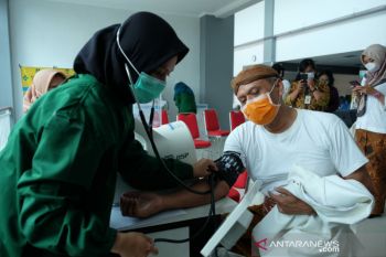 Wali Kota Surakarta targetkan vaksinasi lansia selesai Juli