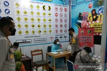 Polres Dumai vaksin COVID-19 pemohon dan perpanjang SIM