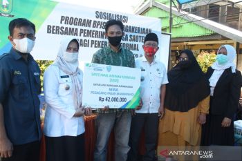 Pedagang Pasar Manimpahoi Sinjai dapat santunan BPJS Ketenagakerjaan