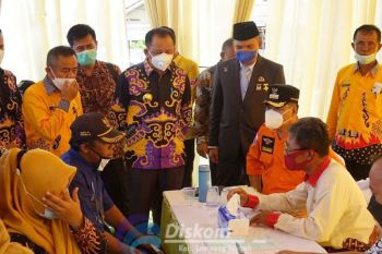 Bupati Lampung Tengah luncurkan program "Bunga Kampung"