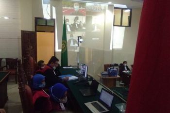 Mantan Bupati Lampung Tengah Mustafa dituntut lima tahun penjara