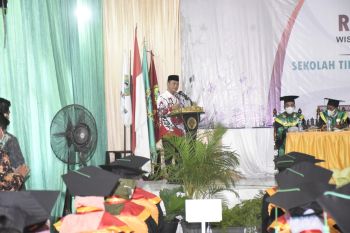 Wakil Bupati Waykanan hadiri wisuda kampus STAI Al-Maarif