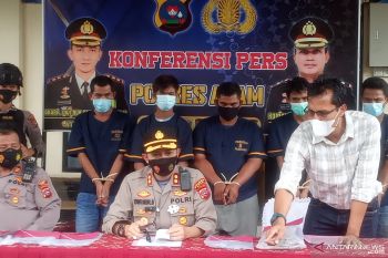 Empat pelaku dalam dua komplotan pencuri motor, diringkus polisi Polres Agam dalam Operasi Sikat