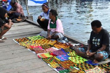 Menjadikan tas noken ikon PON Papua