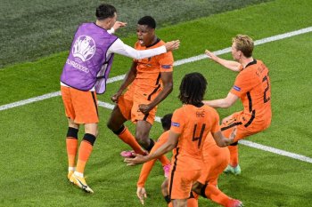 Belanda taklukkan Ukraina 3-2