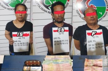 Lagi bungkus sabu, pasutri ini diringkus polisi