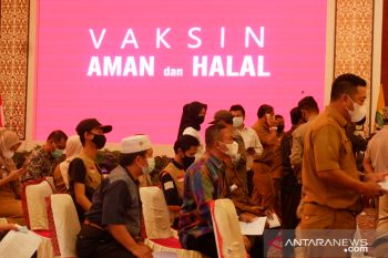 Gubernur Kepri ingatkan  penduduk usia di atas 18 tahun mutlak divaksin