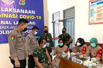 Polda Lampung gandeng Lanal laksanakan vaksinasi COVID-19