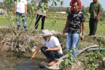Bupati Lampung Selatan tinjau embung dengan sumber air panas