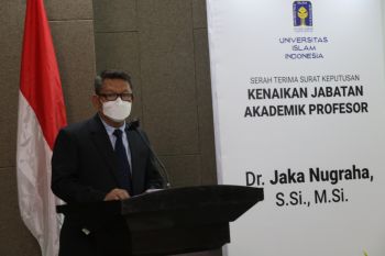 Rektor UII : Profesor harus mampu menembus sekat disiplin ilmu