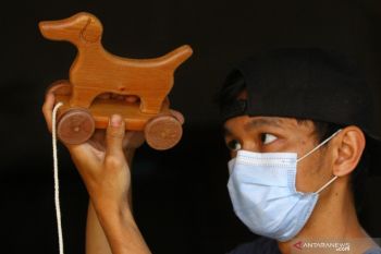 Perajin Mainan Kayu
