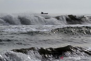 Gelombang sangat tinggi berpeluang hadir di perairan selatan Jawa dan NTB