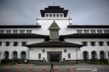 Pegawai positif COVID-19 bertambah Gedung Sate Bandung kembali ditutup