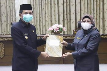 Fraksi DPRD sampaikan pemandangan umum pidato Bupati Barut