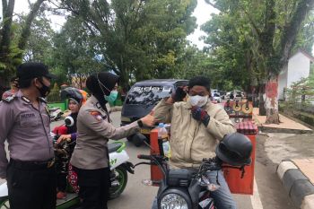 Polisi Kolaka turun kejalan ingatkan warga taat protokol kesehatan