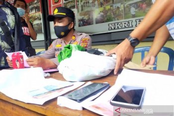Polisi tangkap mucikari  prostitusi "online"