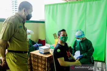 Pemkot Surakarta  data calon penerima vaksin usia 18 tahun ke atas