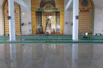 Pemprov Kepri patuhi imbauan Menag untuk  batasi kegiatan di rumah ibadah