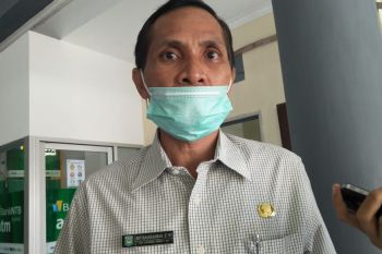 Tangani genangan air, PUPR Mataram membuat saluran pembuangan