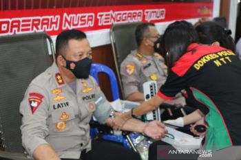 Polda NTT sumbang 88 katong darah dalam aksi donor darah di Kupang