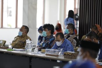 Sekda Pringsewu hadiri rakor evaluasi PPKM Mikro