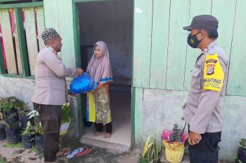 Satgas Madago Raya  salurkan bantuan sembako untuk keluarga napiter