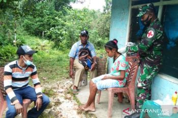 Satgas TMMD Kodim Biak beri layanan kesehatan warga kampung Swapodibo