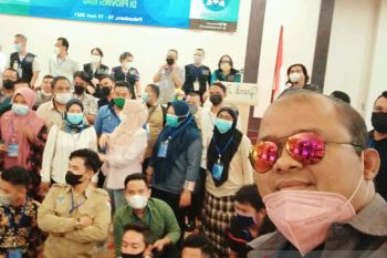 Chairul Amri, memadukan menulis dan menembak