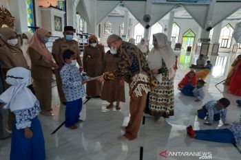 TK Al-Kautsar Kendari menamatkan 50 siswa