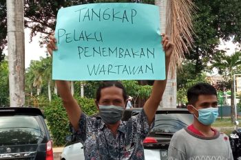 Kasus penembakan wartawan, jurnalisLotimgelar aksi solidaritas