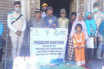 YBM PLN Bima salurkan 150 paket sembako kepada kaum dhuafa