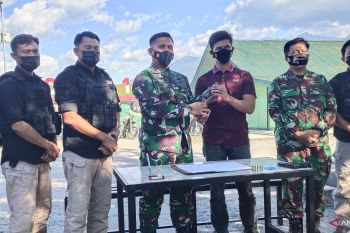 TNI Papua terima dua senjata rampasan dari KKB