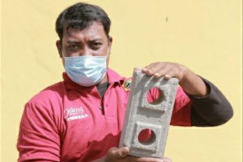 Semen Gresik dukung pelatihan pembuatan bata "interlock"
