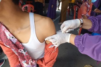 Polres dan Forkopimda Bukittinggi salurkan 1.800 vaksin gratis tahap dua bantuan Kemenkes RI
