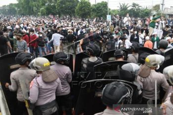 Polisi Blokade Pendukung Rizieq Shihab