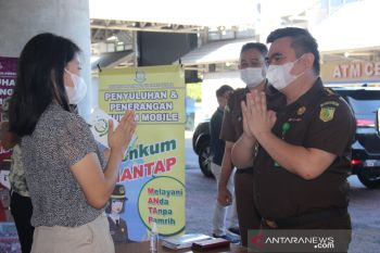 Kejati Sulut edukasi layanan hukum pengguna jasa Bandara Samrat