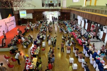 Ribuan karyawan PT Semen Padang  Group dan masyarakat sekitar divaksin COVID-19