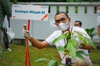 Misi BNI selamatkan alam, rayakan HUT menanam pohon serentak di 13 cabang
