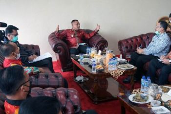 Bupati Lampung Selatan dan BPN bahas kawasan sempadan pantai