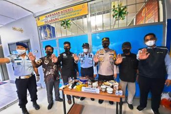 UPT Pemasyarakatan di Sulbar gelar razia gabungan di rutan dan lapas