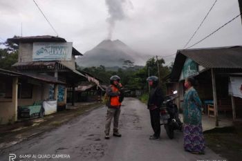 Sejumlah wilayah Sleman, DI Yogyakarta dilanda hujan abu guguran awan panas Merapi