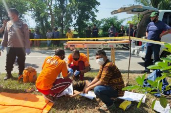 Seorang pria ditemukan tewas berlumuran darah
