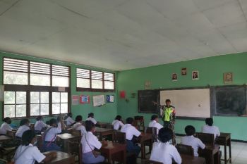 TNI bekali wawasan kebangsaan siswa SMA 1 Biak Timur