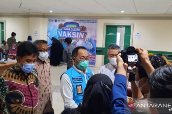 Kadis Kesehatan Sulsel mengapresiasi vaksinasi massal di Makassar