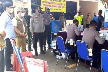 Ratusan warga ikut vaksinasi massal di Polres Bartim