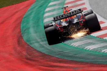 Bos Mercedes sebut bukan rahasia lagi mobil  Red Bull lebih cepat