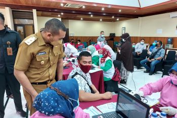 OJK Sumbar targetkan 1.500 pelaku industri jasa keuangan divaksin COVID-19