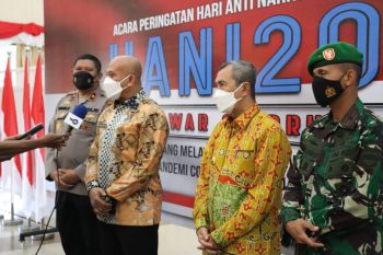 BNNP Riau peringati HANI 2021 dengan beri tiga penghargaan