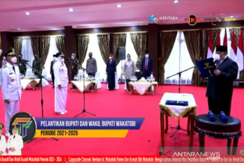Gubernur Sultra lantik Bupati Wakatobi terapkan prokes COVID-19 ketat